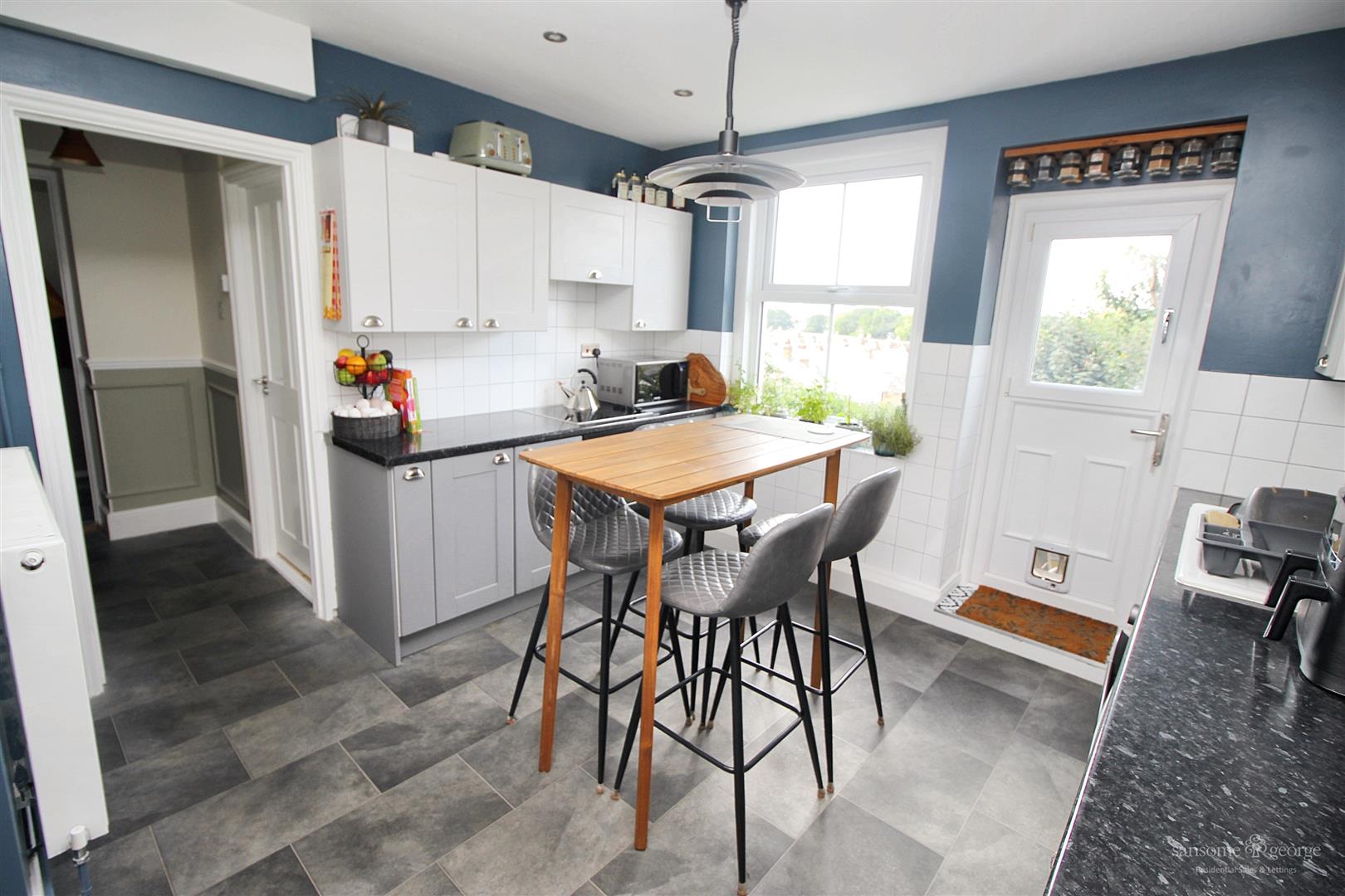 2 bed property in Tilehurst Road, Reading